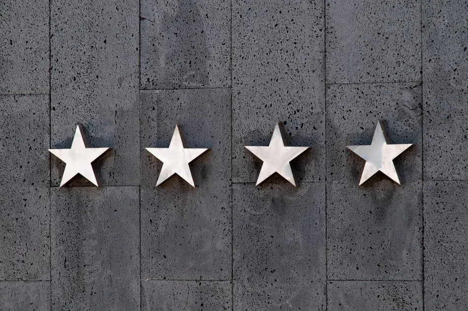 Four review stars on a wall
